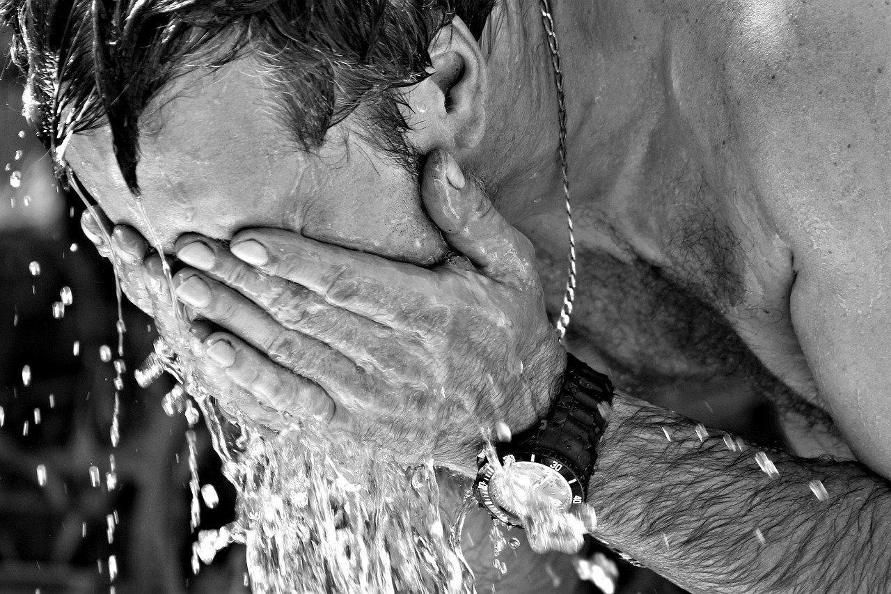 Homme soin visage eau